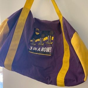 💛Collectible Champion LA Lakers Duffle Bag!!!💜